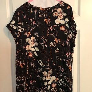 Banana Republic Tops - Banana Republic short sleeve pattern top Banana Republic Tops - Banana Republic short sleeve pattern top